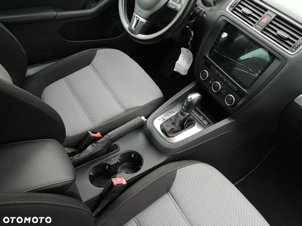 Volkswagen Jetta - 12