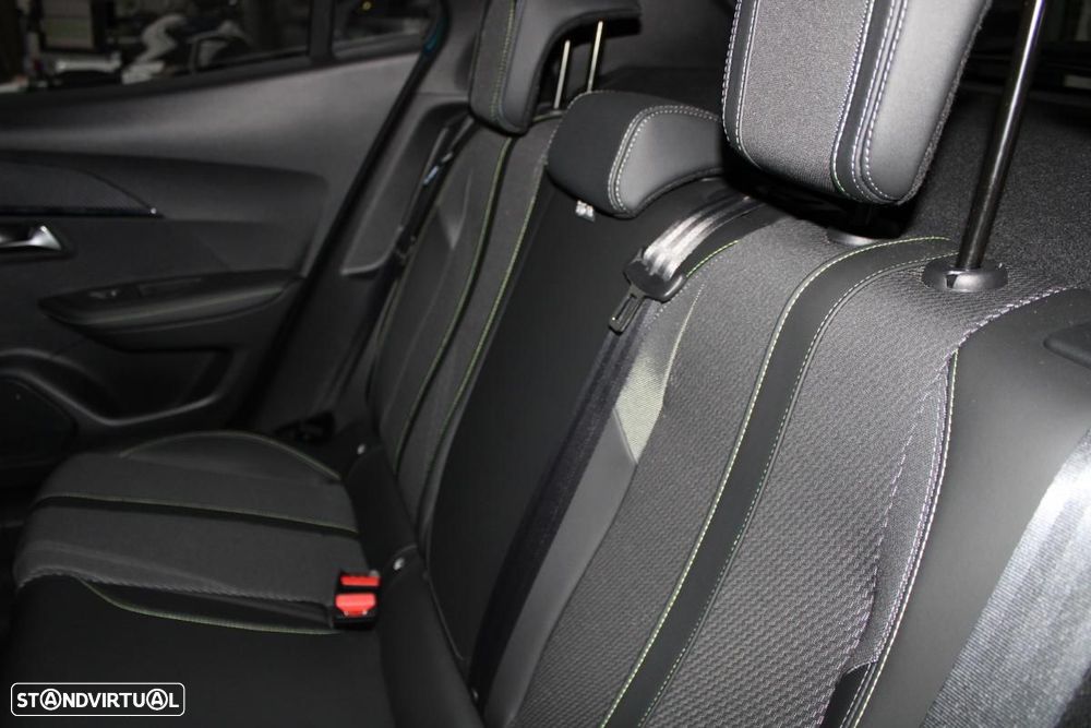 Peugeot e-2008 54 kWh GT - 11