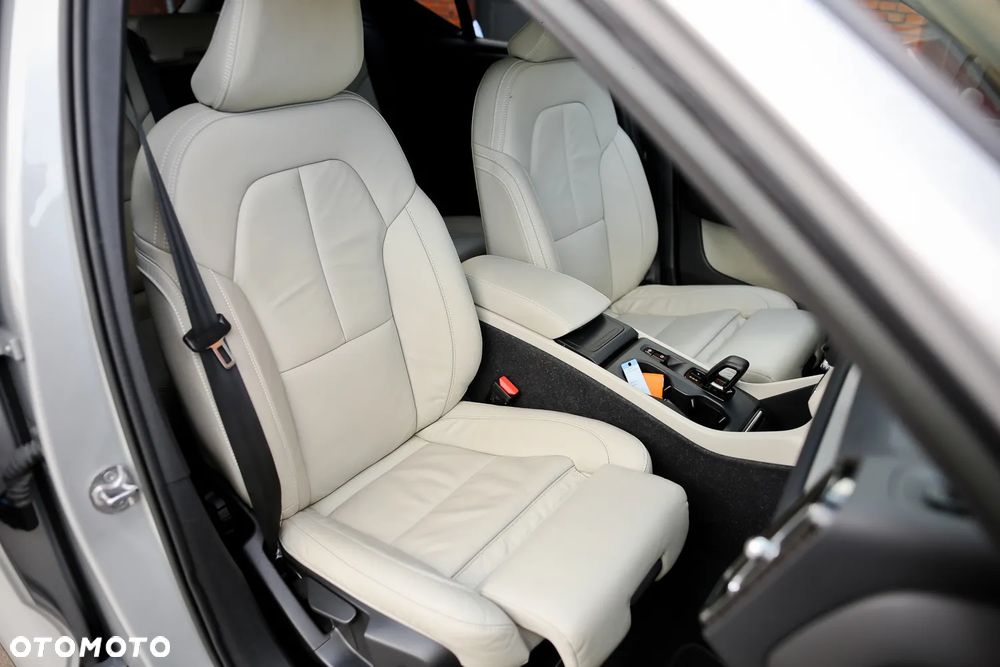 Volvo XC 40 B4 AWD Ultimate Bright - 26