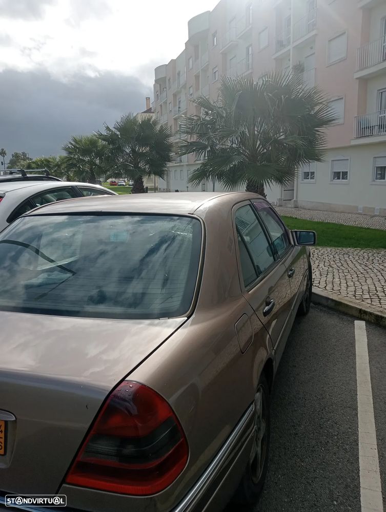 Mercedes-Benz C 200 D Elegance - 4