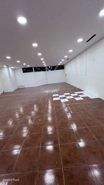 Loja com 100m2 para arrendar - Grande imagem: 3/12