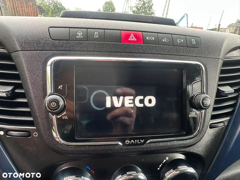 Iveco Daily KONTENER+WINDA (udźwig 750kg) 2.3 diesel 156 kM automat 2021 WEBASTO, KAMERA COFANIA, GWARANTOWANY NIEWIELKI PRZEBIEG 160tyś. - 31