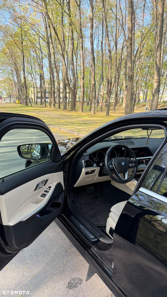 BMW Seria 3 330i M Sport - 9