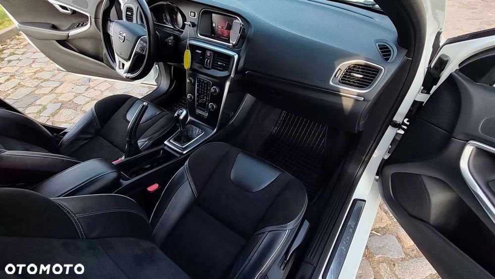 Volvo V40 - 23