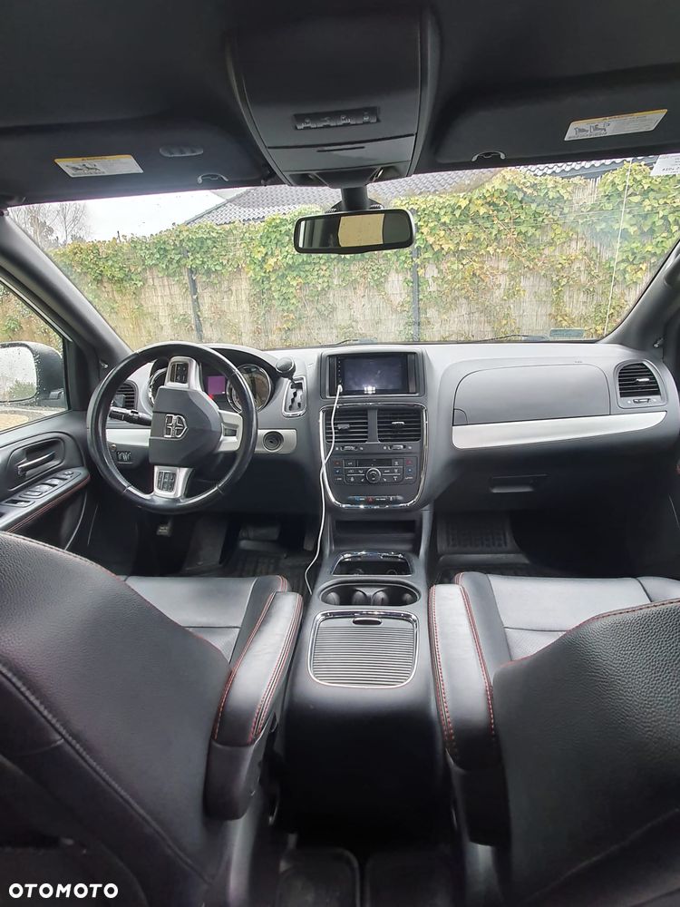 Dodge Grand Caravan - 8