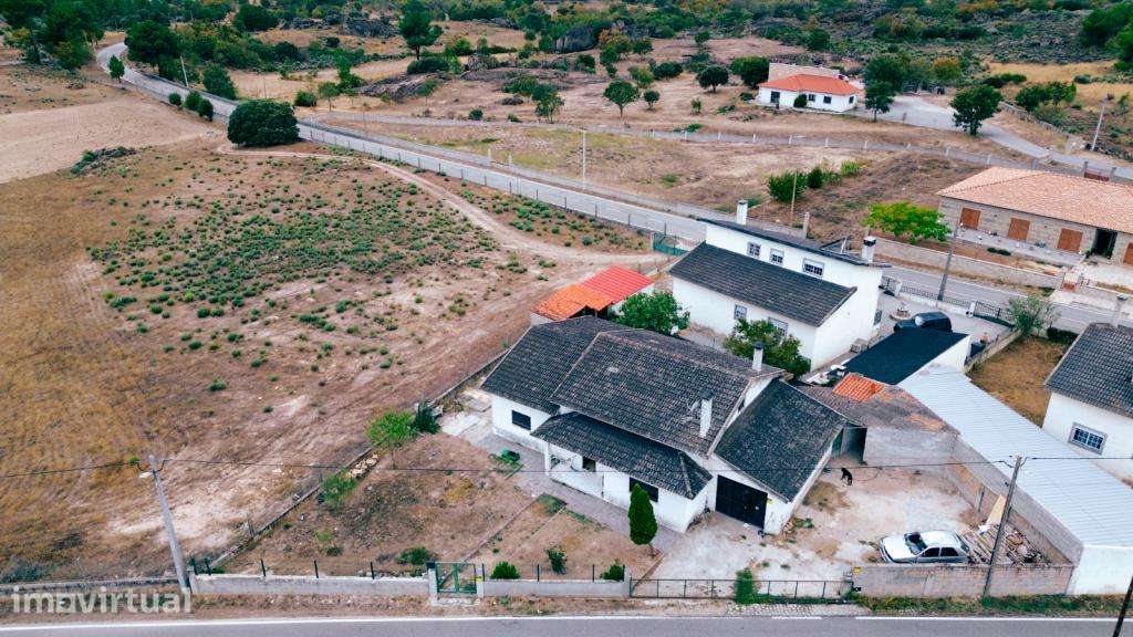 Moradia Isolada T5 com Garagem e Forno Tradicional - Grande imagem: 2/18