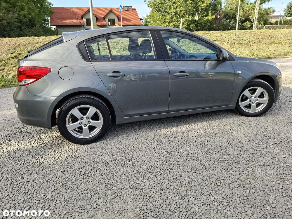 Chevrolet Cruze 1.6 LS+ - 8