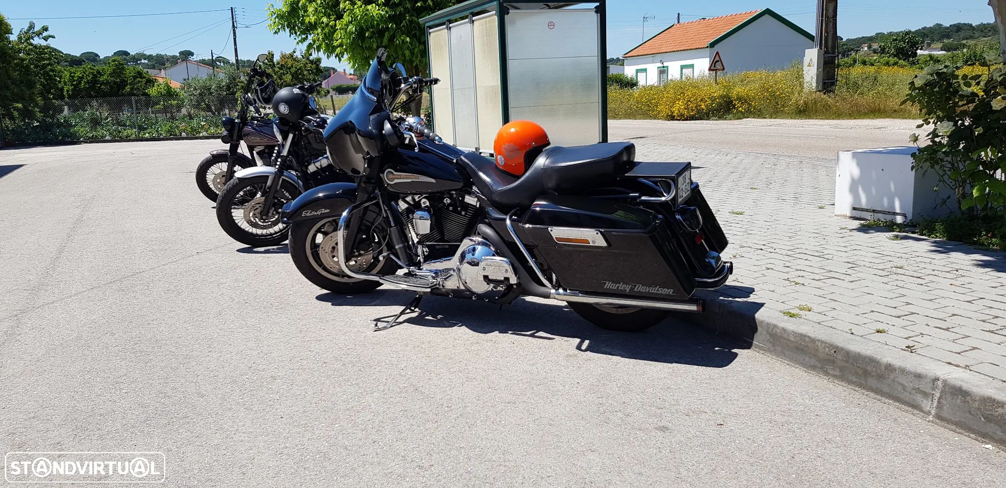 Harley-Davidson FLHTC - 1