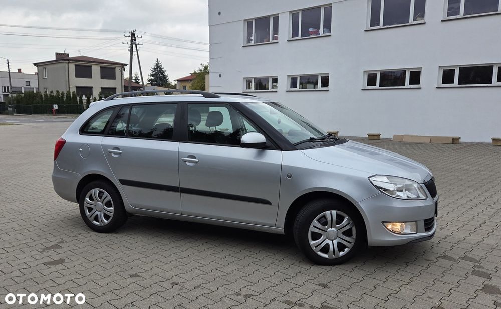Skoda Fabia 2011 photo 3