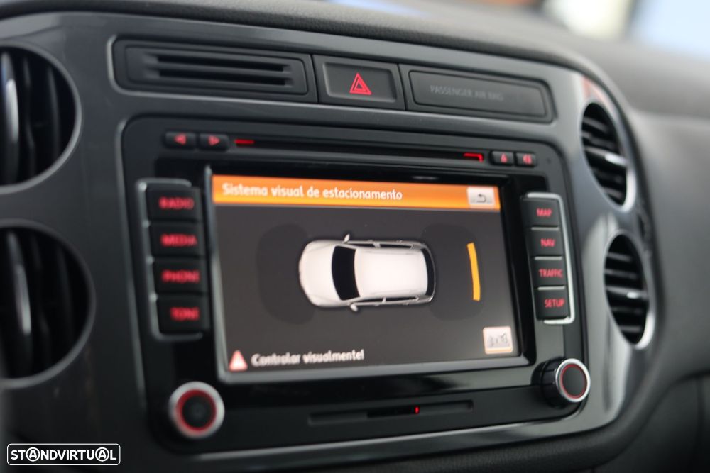 VW Tiguan 2.0 TDi Sport BlueMotion - 14