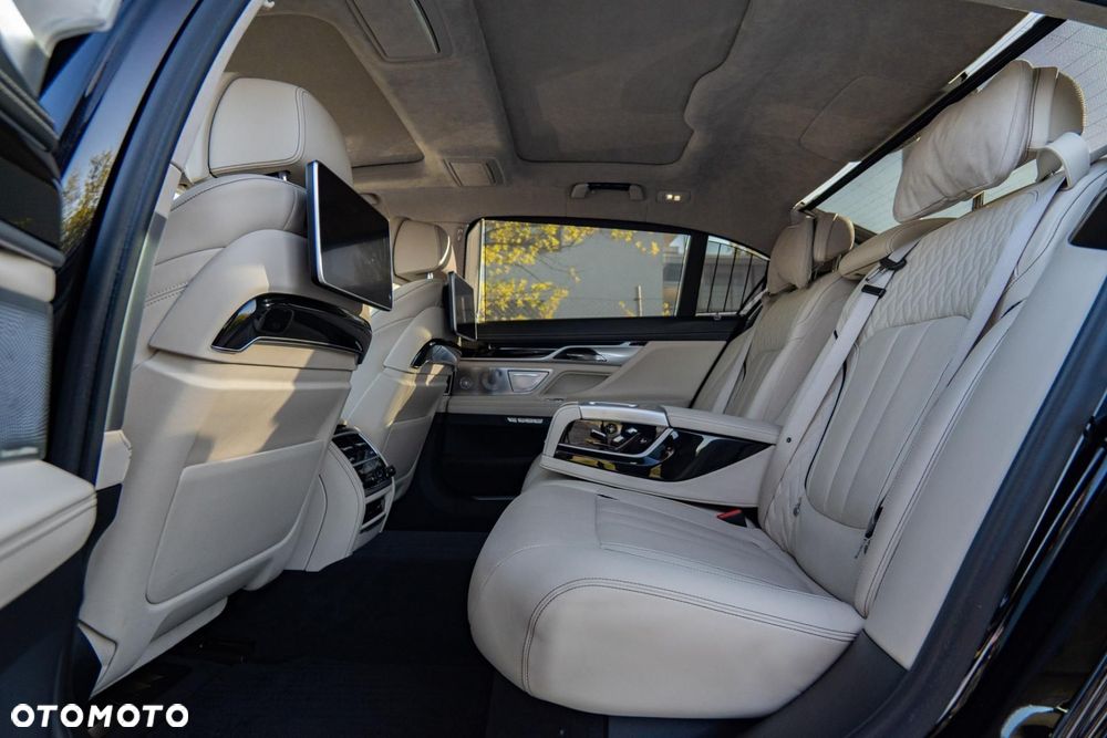 BMW Seria 7 M760Li xDrive - 14