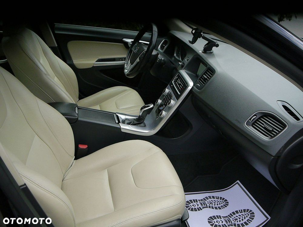 Volvo V60 D2 Drive-E Momentum - 29