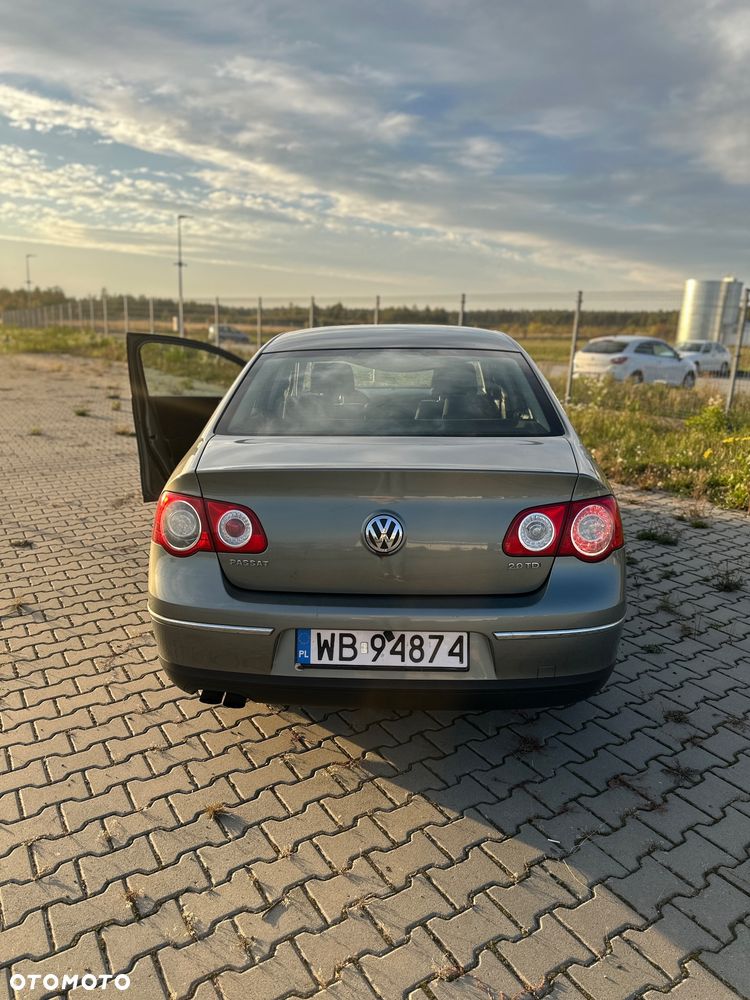 Volkswagen Passat - 18