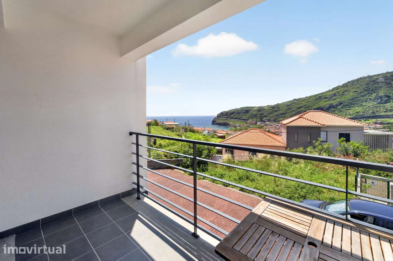 Moradia em Banda T3 em Machico – Luz Natural, Vista Mar e Excelente Lo - Grande imagem: 4/48