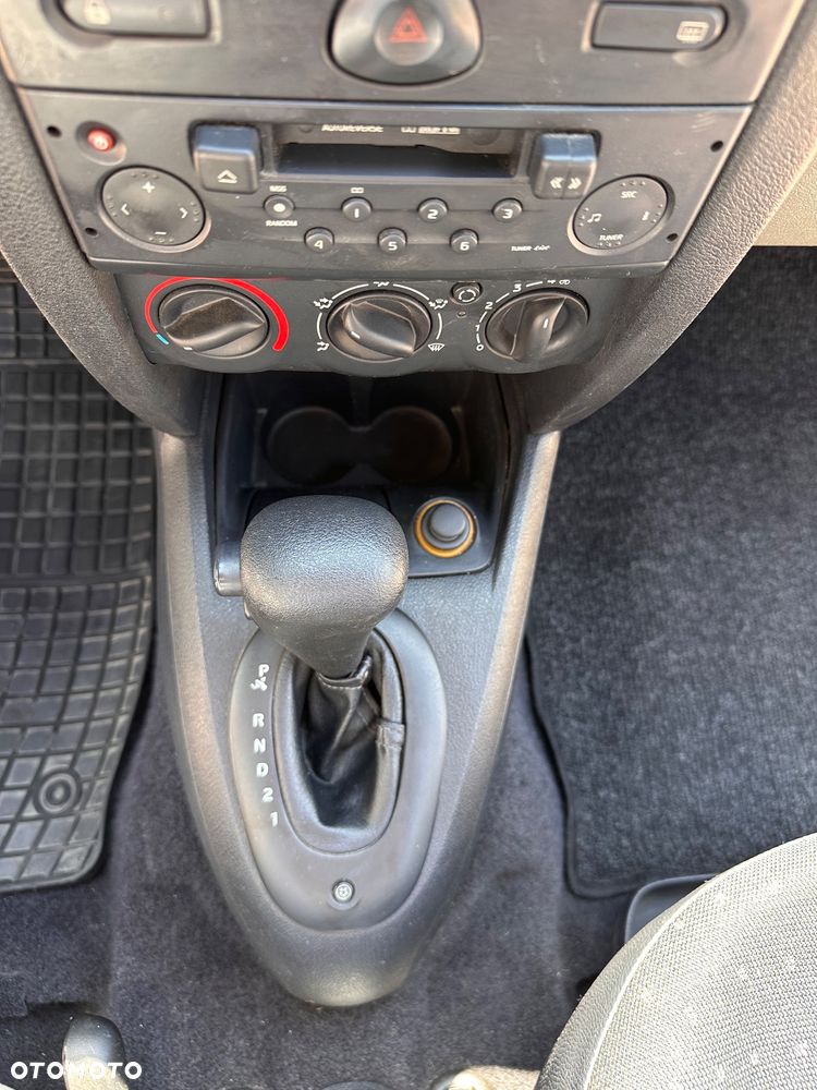 Renault Clio 1.4 16V Dynamique - 11