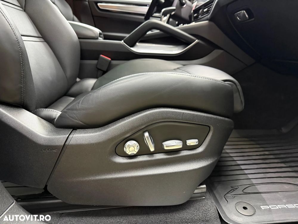 Porsche Cayenne Turbo S E-Hybrid Tiptronic S - 40