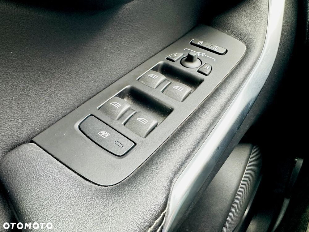 Volvo V40 T3 Drive-E R-Design Momentum - 24