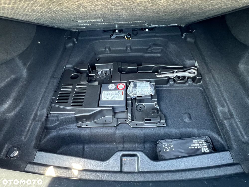 Mercedes-Benz CLA 180 Progressive 7G-DCT - 12