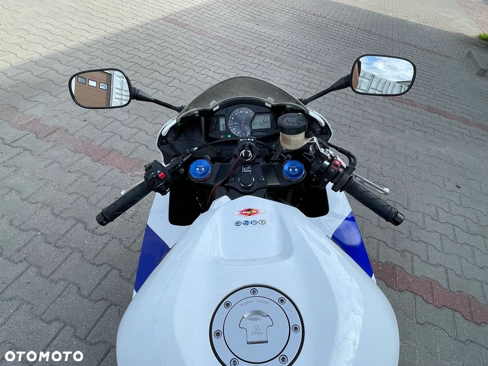 Honda CBR - 13