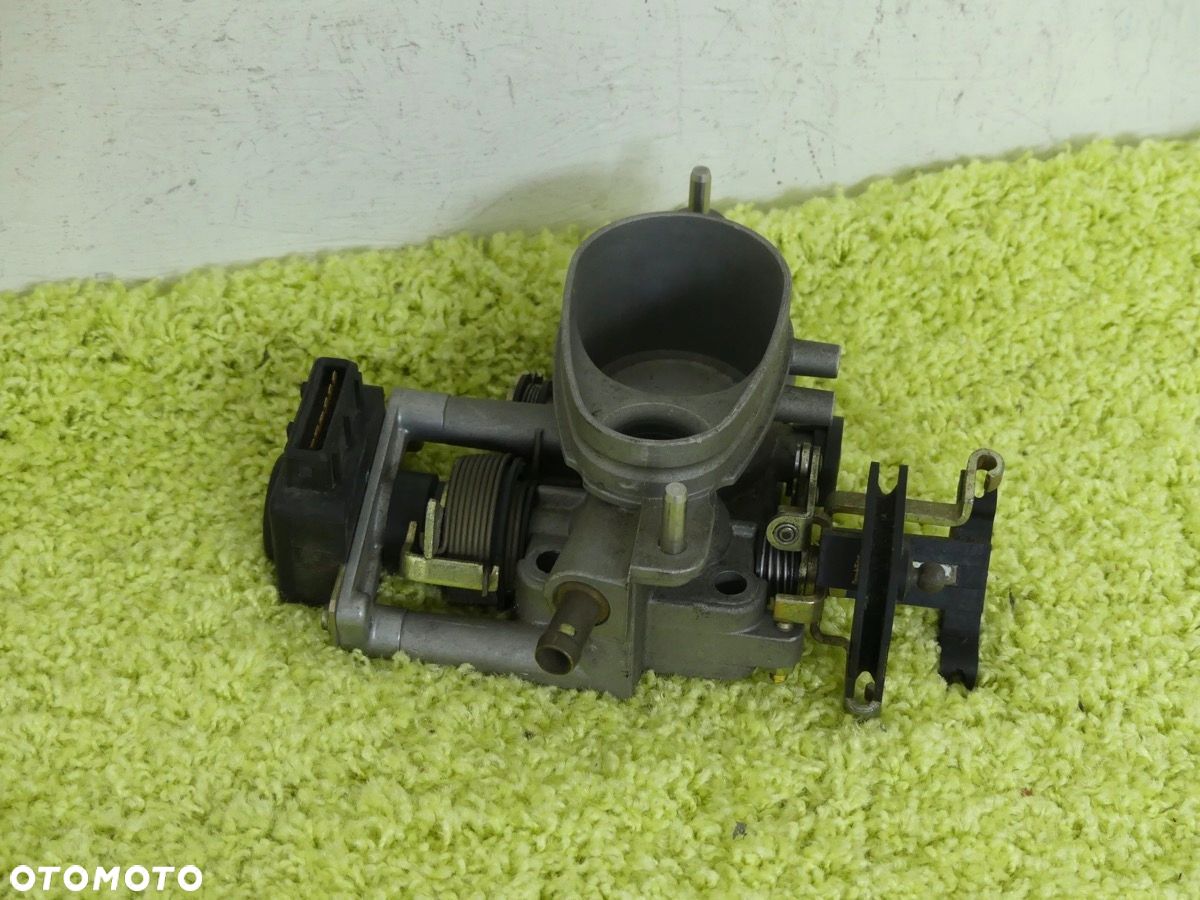 Przepustnica 100 C4 90-94 A8 D2 3,7 V8 4,2 Nówa - 1