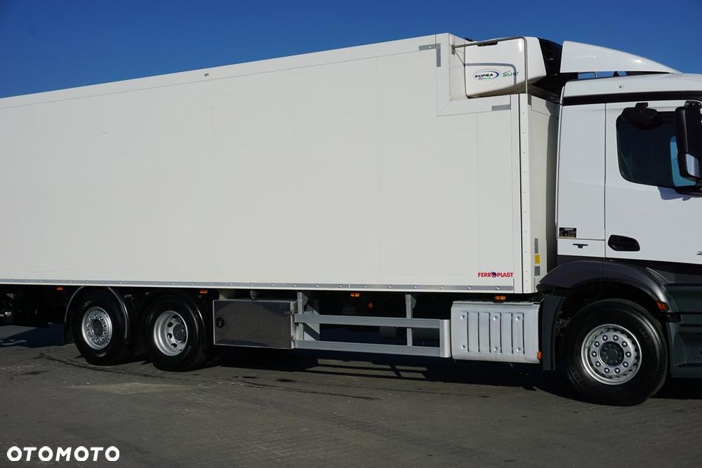 Mercedes-Benz ANTOS / 2545 / EURO 6 / CHŁODNIA + WINDA / 23 PALETY / OŚ SKRĘTNA - 16