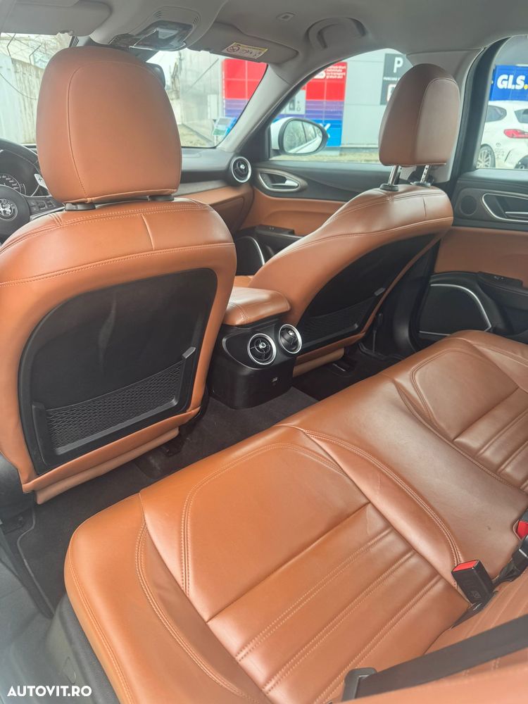 Alfa Romeo Giulia 2.2 AT8 Business - 7
