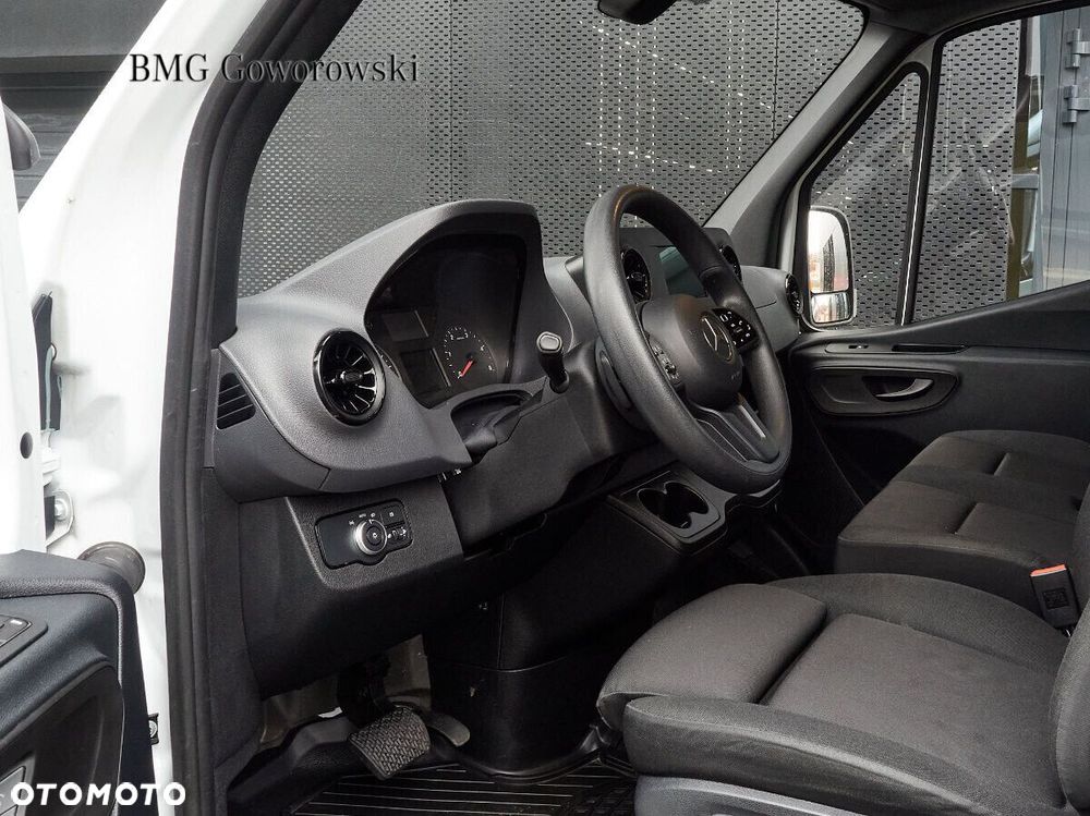 Mercedes-Benz Sprinter - 10