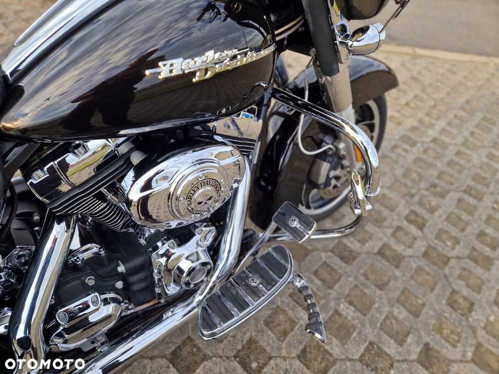 Harley-Davidson Touring Street Glide - 3