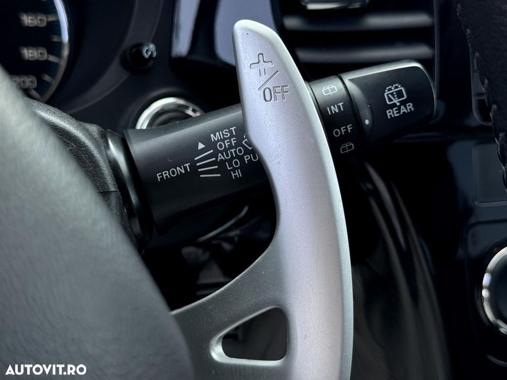 Mitsubishi Outlander - 15