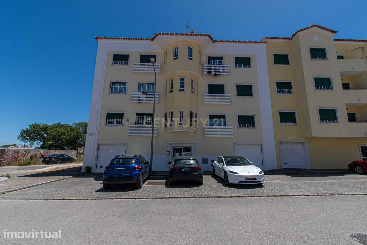 T2 com Suite, Varanda e Parqueamento - Malveira - Grande imagem: 2/27
