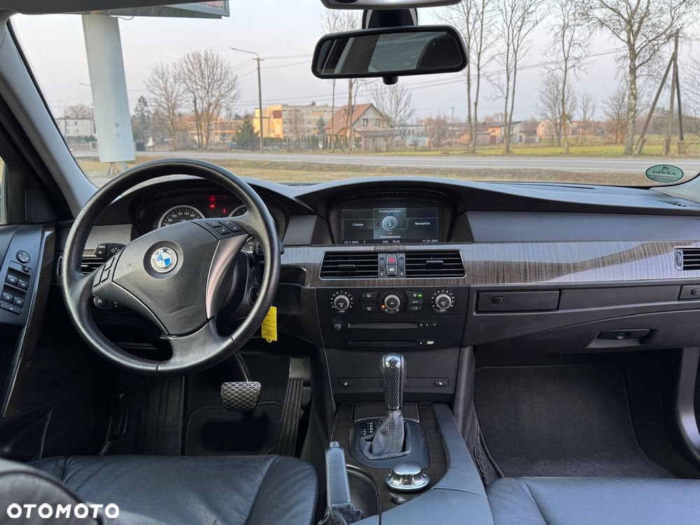 BMW Seria 5 545i - 31