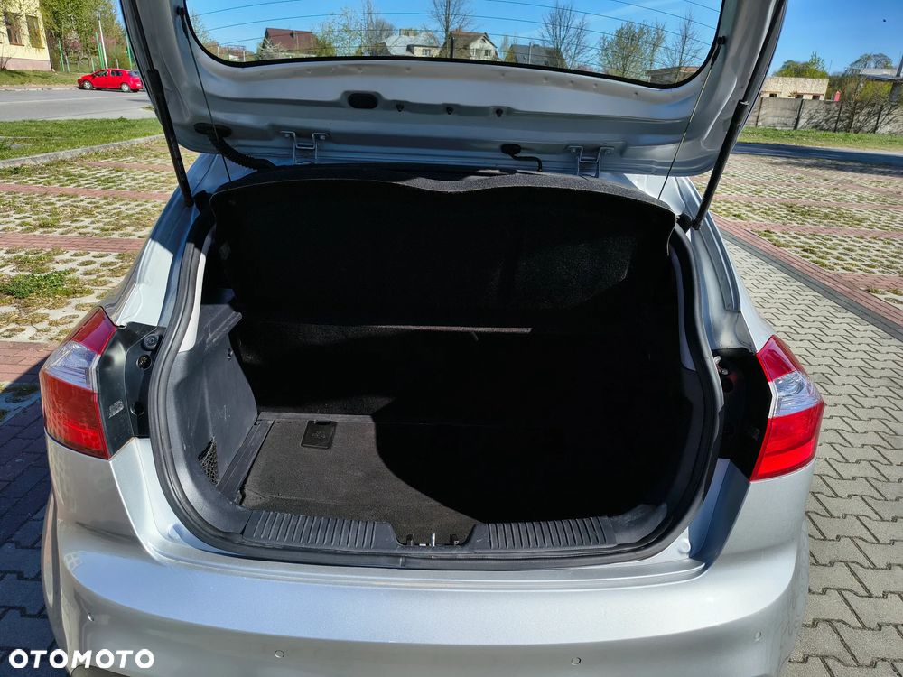 Kia Rio 1.2 Dream Team Edition - 11