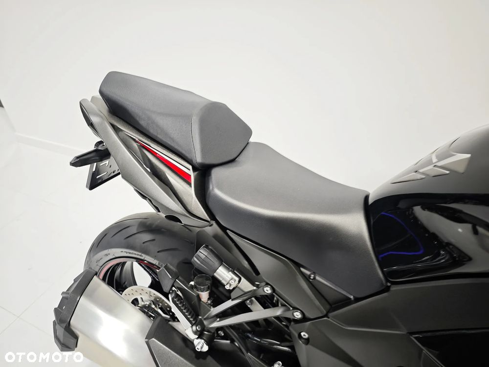 Kawasaki Ninja 1000 SX - 13