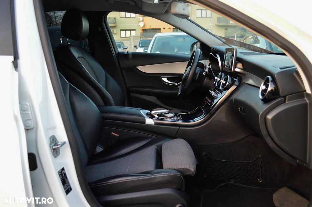 Mercedes-Benz C 180 7G-TRONIC Exclusive - 32