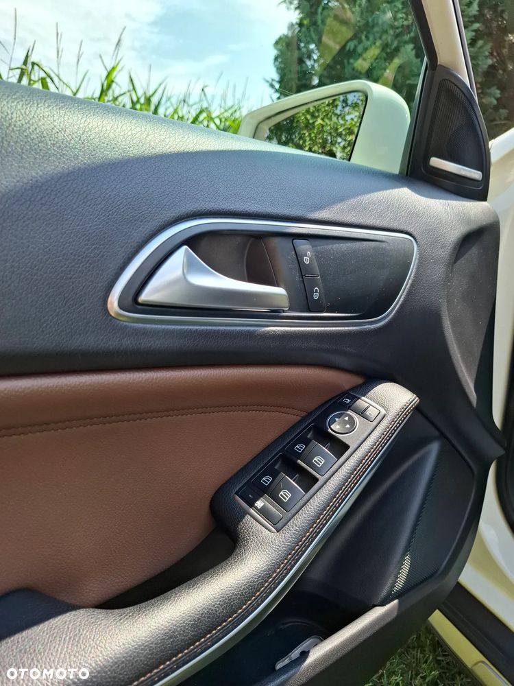 Mercedes-Benz GLA - 9
