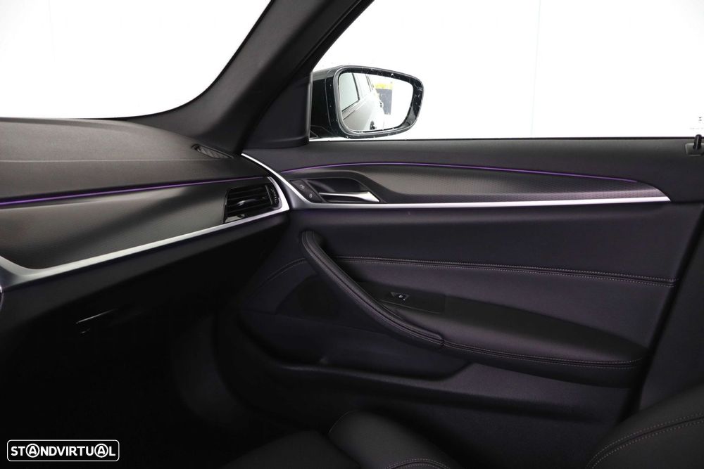 BMW 520 d Pack Desportivo M Auto - 35