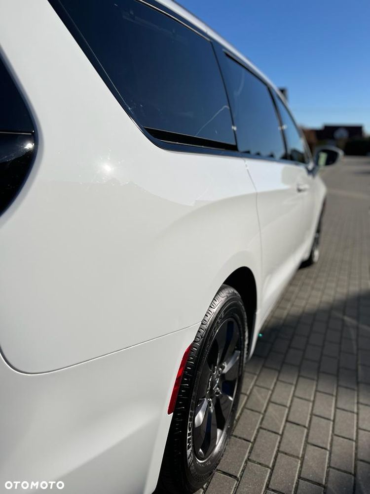 Chrysler Pacifica - 4