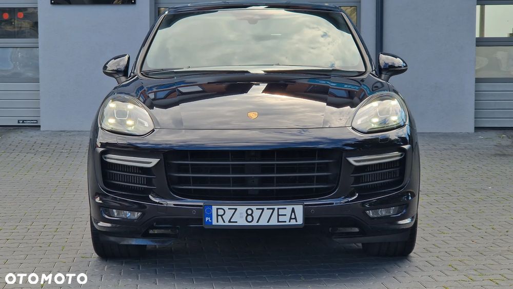 Porsche Cayenne GTS - 2