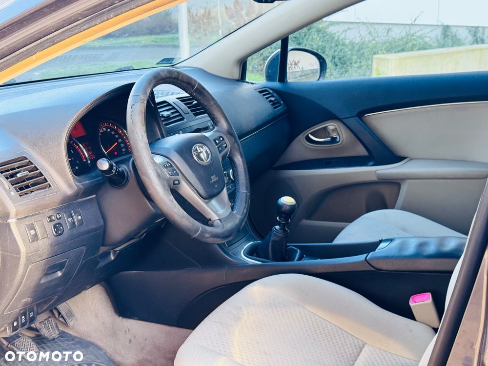 Toyota Avensis 2.0 D-4D Sol plus - 25