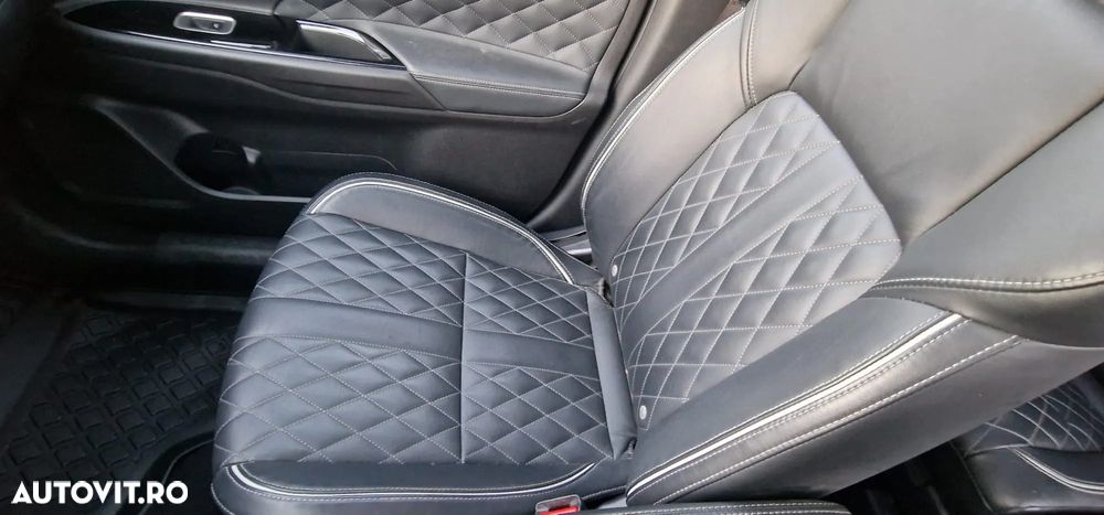 Mitsubishi Outlander 2.4 4WD Plug-In Hybrid Top - 10