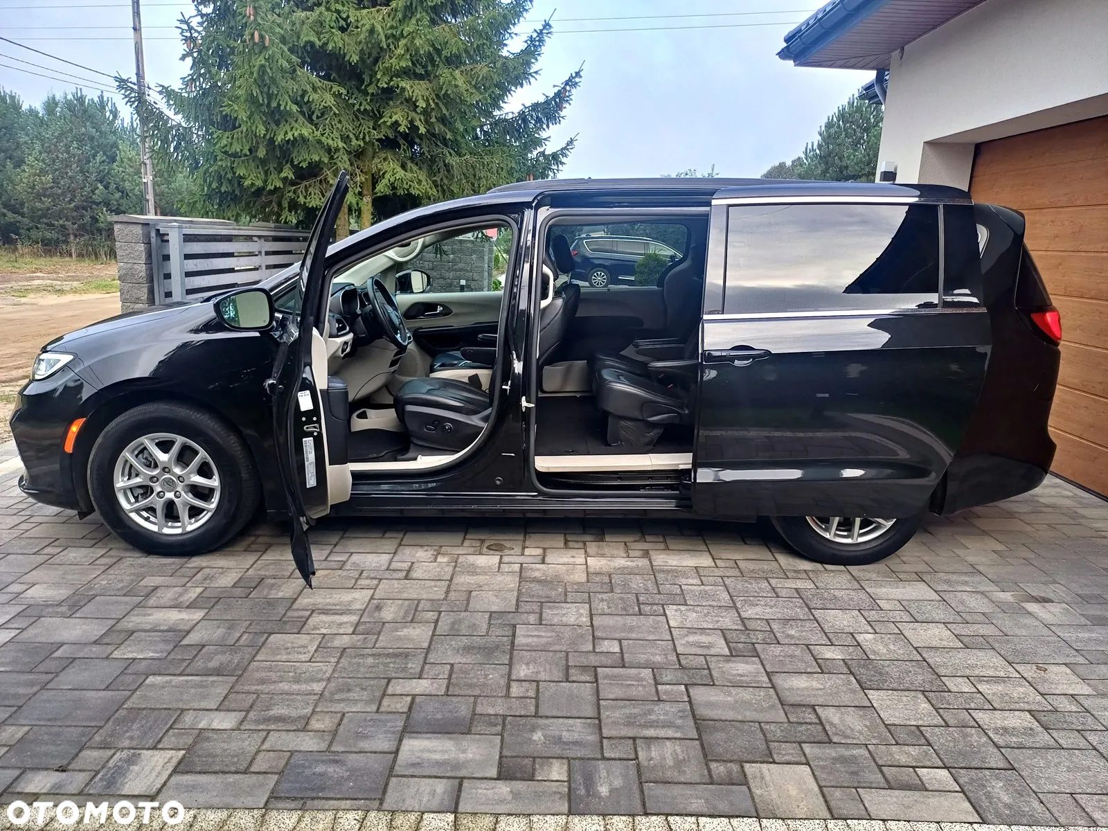 Chrysler Pacifica - 4