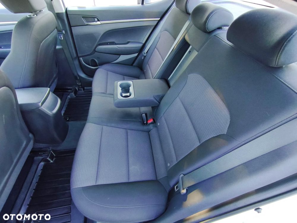Hyundai Elantra 1.6 Classic Plus - 17