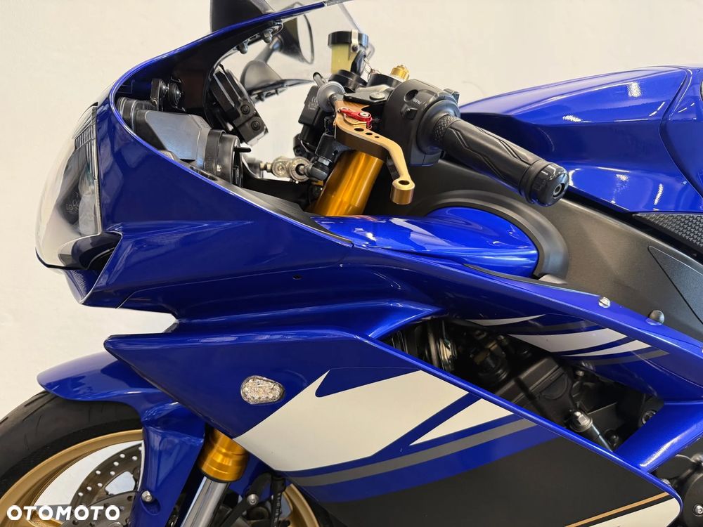 Yamaha R1 - 24