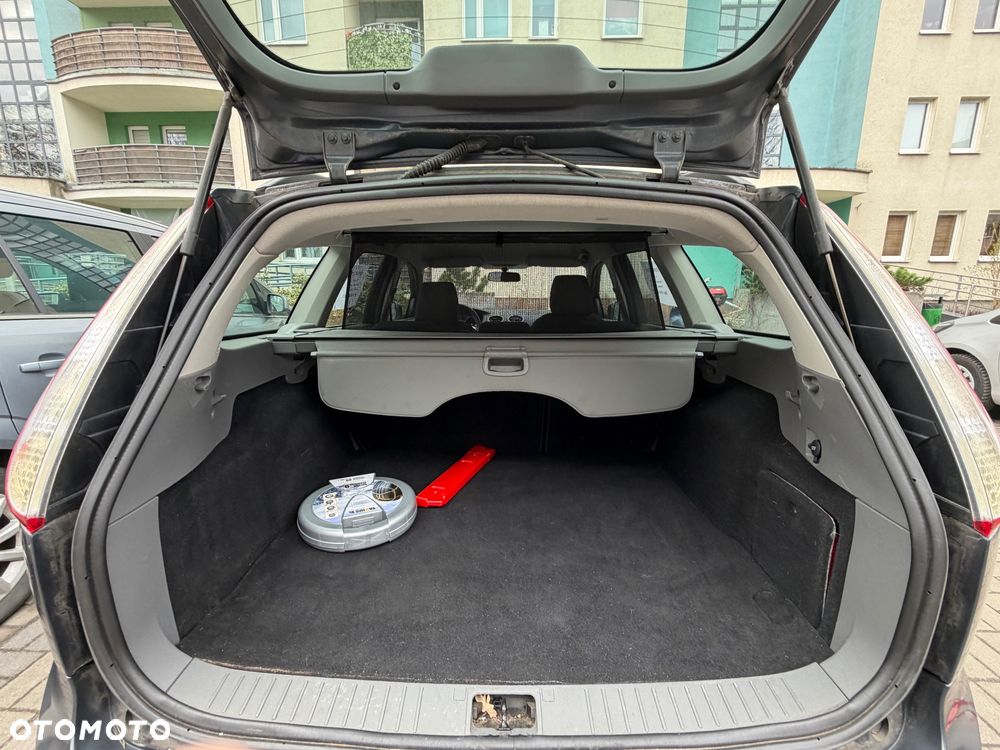 Ford Focus 1.6 Ambiente - 10