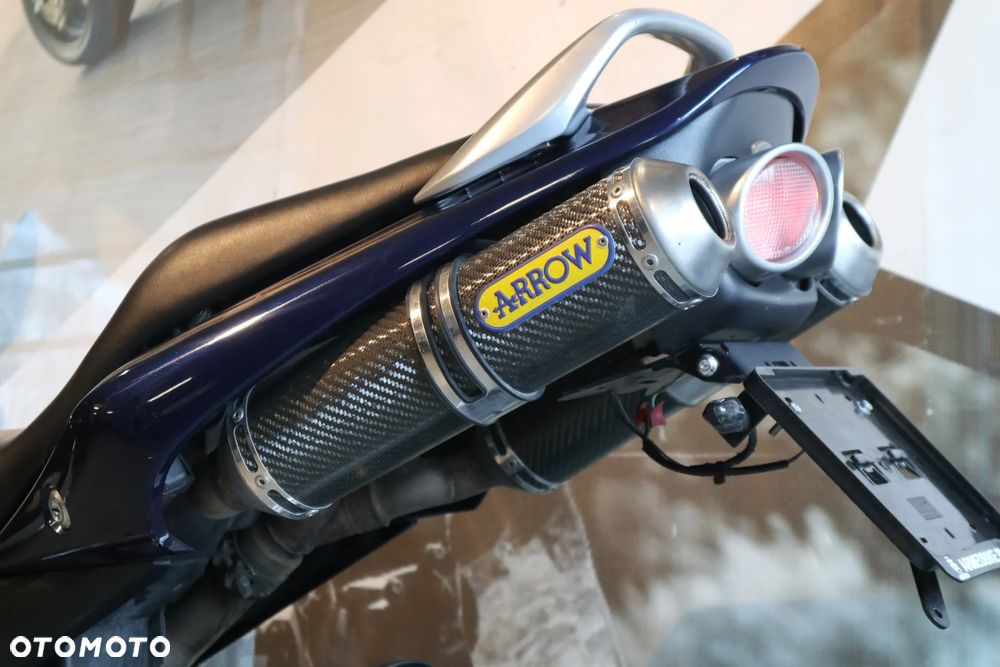 Suzuki GSR - 9