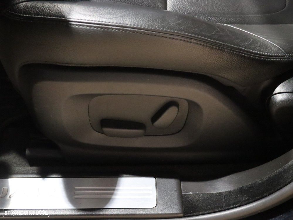 Jaguar XF 2.2 D Premium Luxury - 33