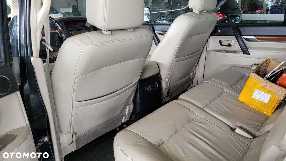 Mitsubishi Pajero - 9