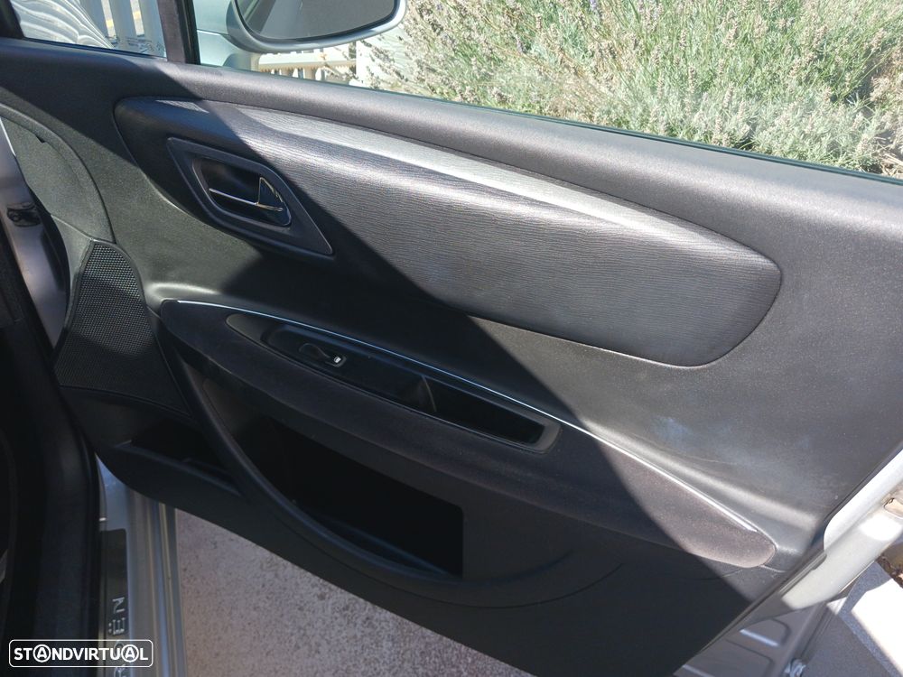 Citroën C4 1.6 HDi 110 Exclusive - 37