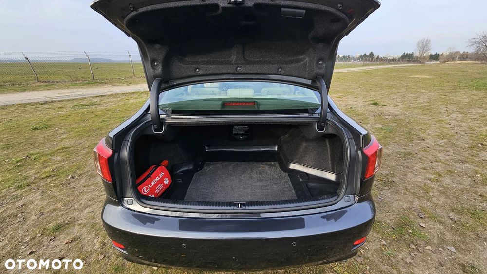 Lexus IS 220d - 21