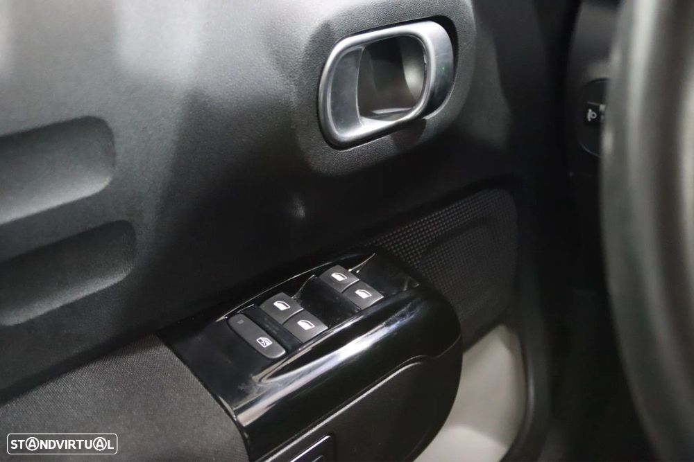 Citroën C3 1.2 PureTech Shine EAT6 - 11